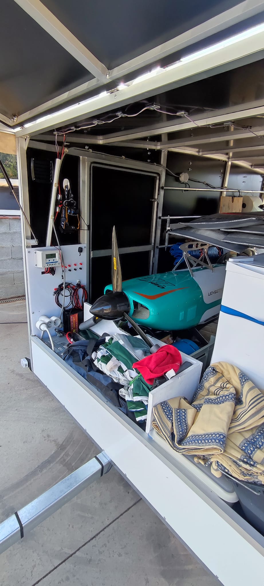 intérieur remorque aéromodélisme